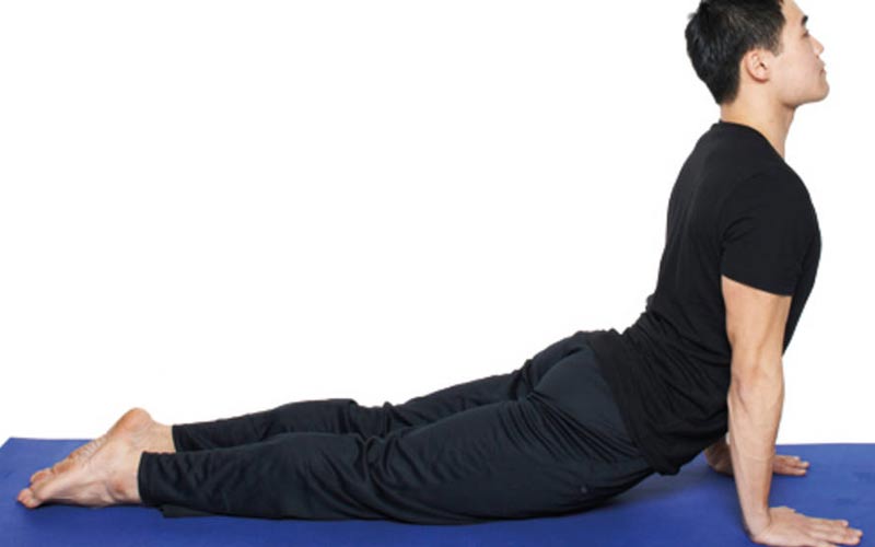 how-to-perform-the-cobra-pose-bhujangasana-in-yoga_.jpg