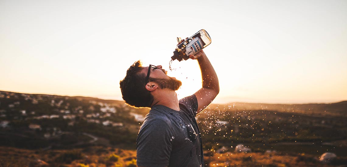 نوشیدن آب بعد از بیدار شدن از خواب چه فوایدی دارد؟