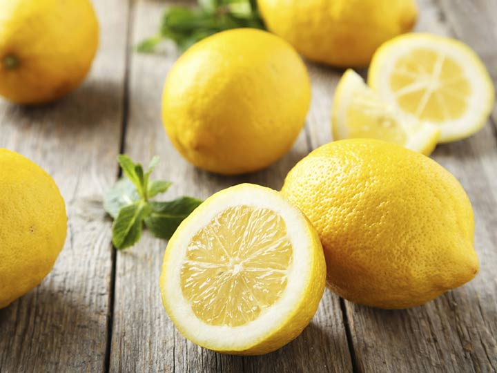  لیموی تازه برای از بین بردن بوی سیر