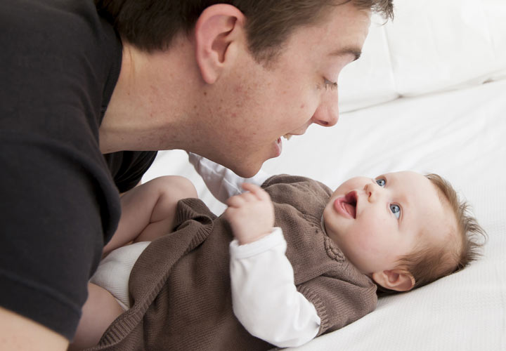 چگونه فرزندی باهوش داشته باشیم - حرف زدن با نوزاد هوش او را تقویت می‌کند