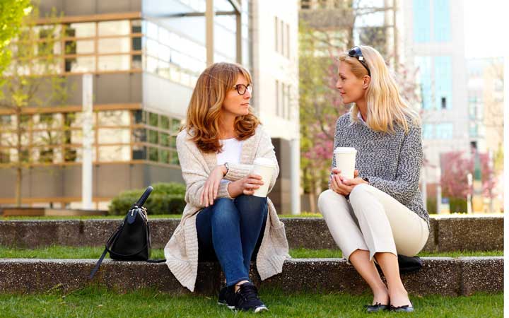 ایجاد روابط دوستانه با همکاران تان می تواند در موفقیت شما تاثیرگذار باشد - مدیریت زمان برای زنان شاغل
