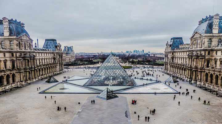The-Louvre-Picture.jpg