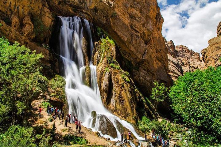 آبشار آب سفید - جاهای دیدنی لرستان - عکس وحید قادری