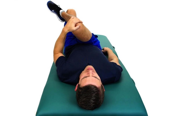 Exercise for sciatica pain - moving the knee to the opposite shoulder